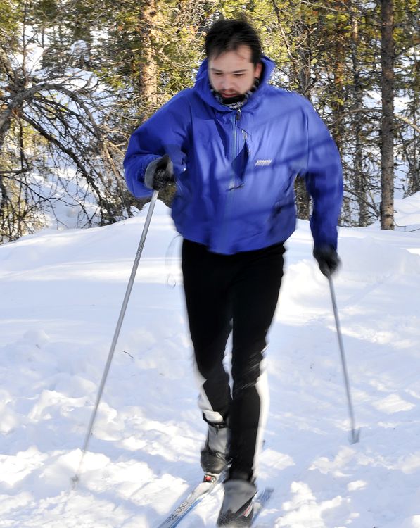 Student på skidor 100322